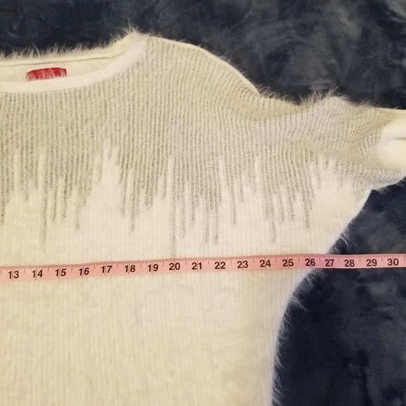 Jennifer Lopez Soft 3/4 Sleeve Winter Wonderland Sweater - Picture 9 of 10